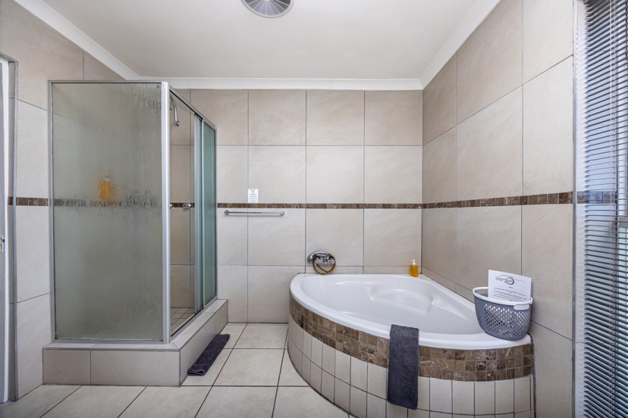 10 Bedroom Property for Sale in Plattekloof Western Cape